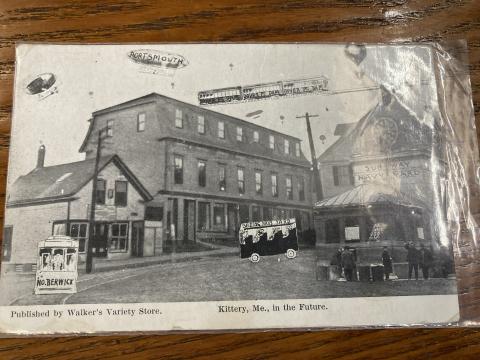 Black and white postcard of Wallingford Square